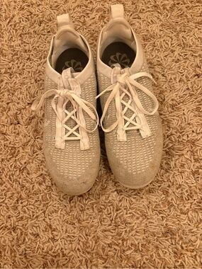 Nike Vapor Air women’s size 9 grey and white shoe